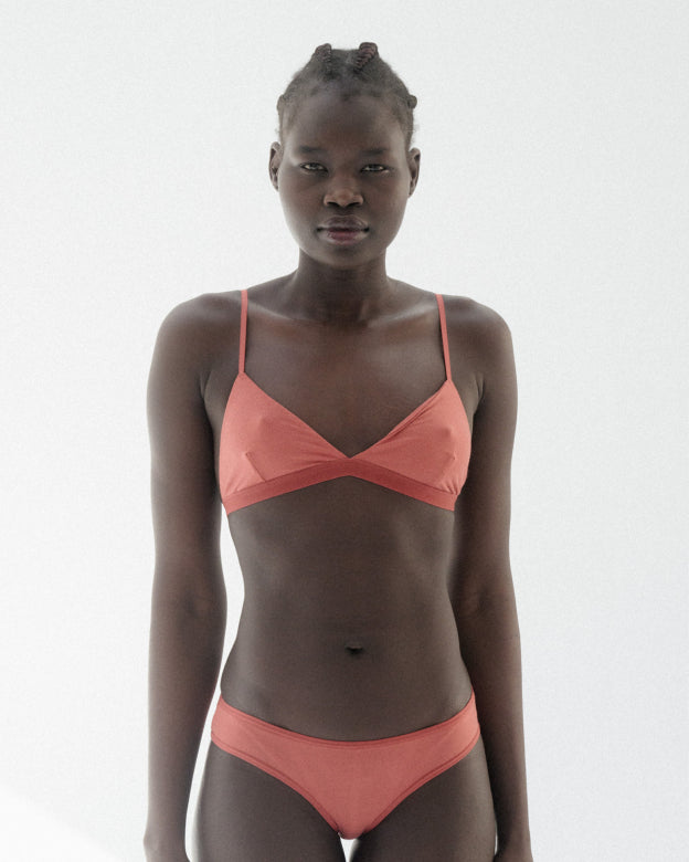 Baserange Mississippi Bra Burned Red – the lingerie and her film