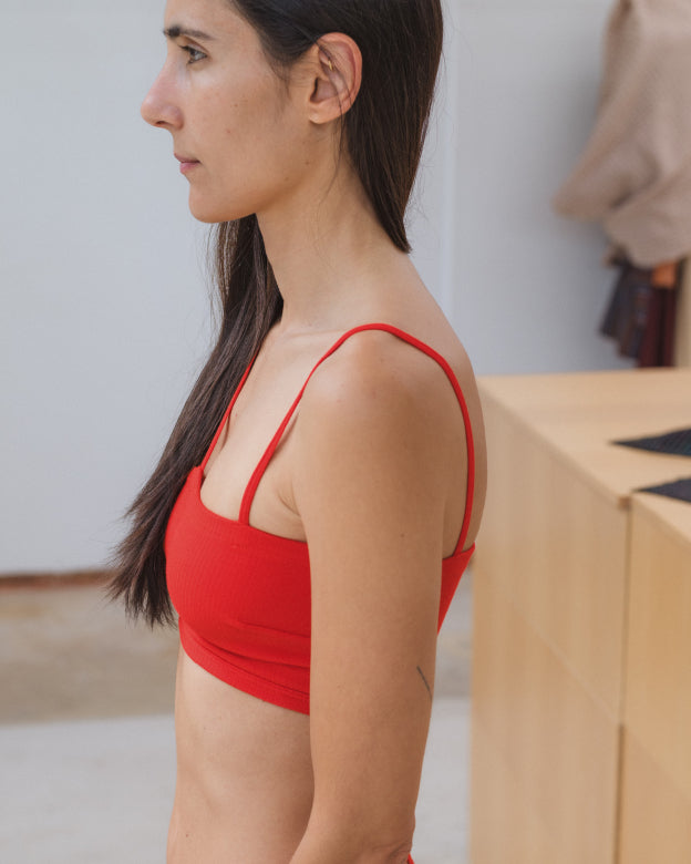Baserange Nida Bra My Red – the lingerie and her film